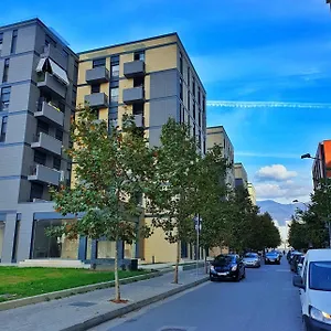https://apt-cozy-2-bedroom-close-to-center.albaniahotels.org